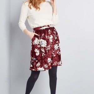 Modcloth Casual Creativity Pocketed Velvet Skirt in Burgundy Size M